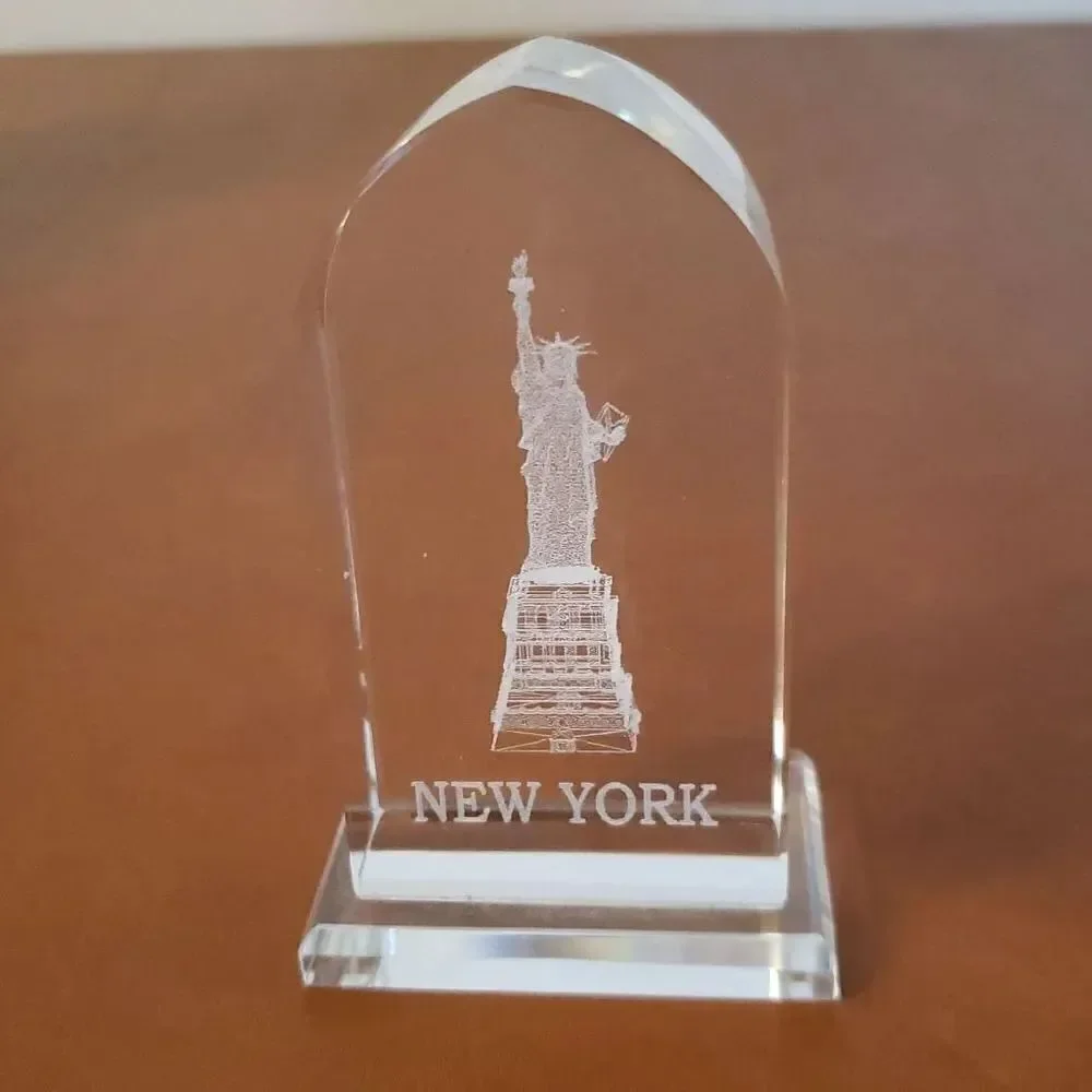 Vintage Laser Etched Crystal New York Statue of Liberty Paperweight with Case